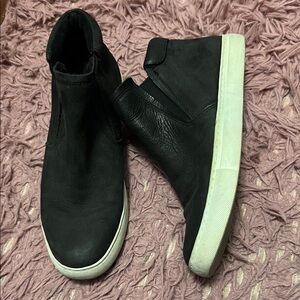 Kenneth Cole Black leather Kalvin slip on sneakers or booties